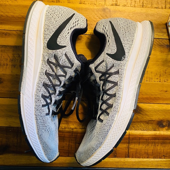 🍋 SALE!! Grey and Black Nike Running Shoes - Picture 4 of 4